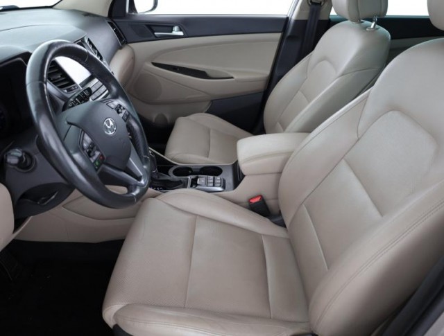 Hyundai Tucson  2.0 CRDi 