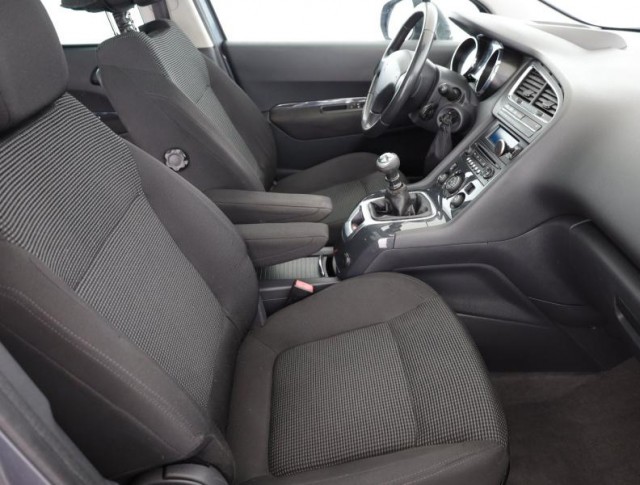 Peugeot 5008  2.0 BlueHDi 