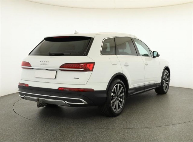 Audi Q7  55 TFSI .