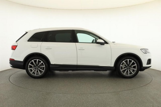 Audi Q7  55 TFSI .
