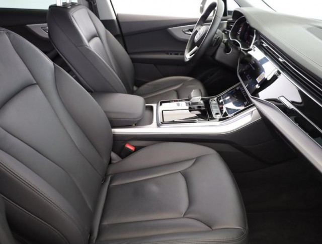 Audi Q7  55 TFSI .