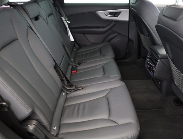 Audi Q7  55 TFSI .