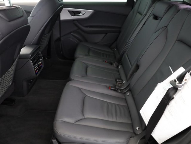 Audi Q7  55 TFSI .