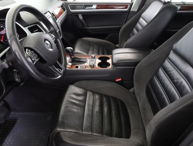 Volkswagen Touareg  3.0 TDI 