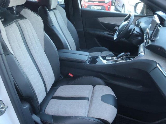 Peugeot 3008  e-Hybrid 300 
