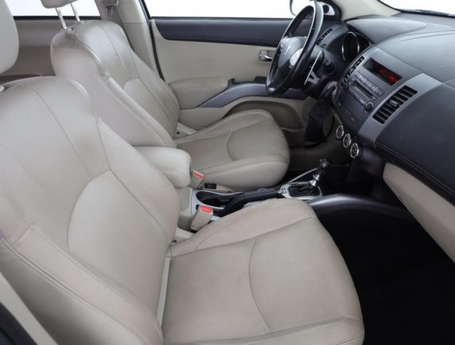 Peugeot 4007  2.2 HDI 