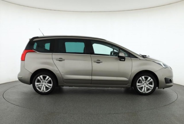 Peugeot 5008  2.0 BlueHDi 