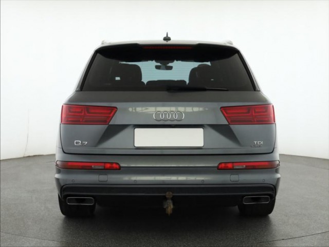 Audi Q7  3.0 TDI 