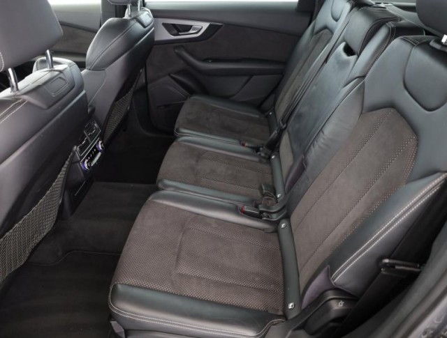 Audi Q7  3.0 TDI 