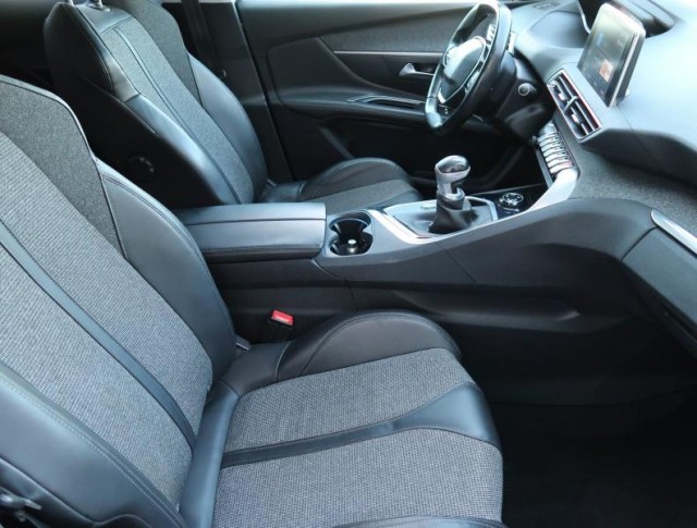 Peugeot 3008  2.0 BlueHDi Allure Pack