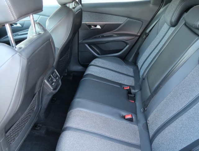 Peugeot 3008  2.0 BlueHDi Allure Pack