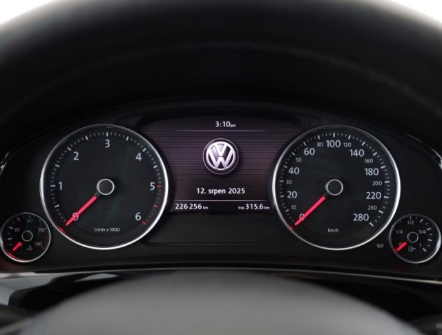 Volkswagen Touareg  3.0 TDI R-Line