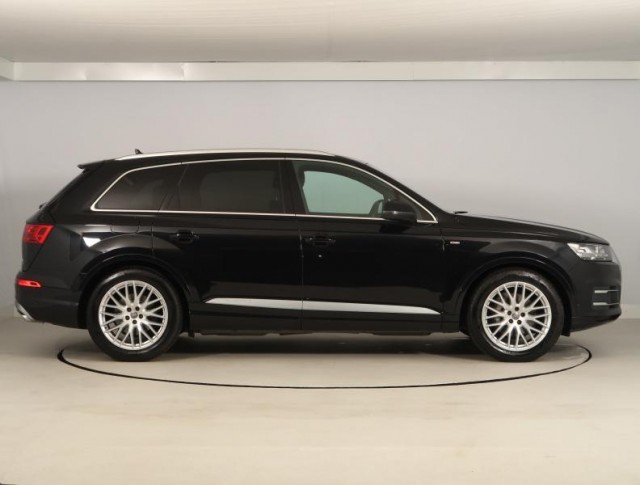 Audi Q7  3.0 TDI S-Line