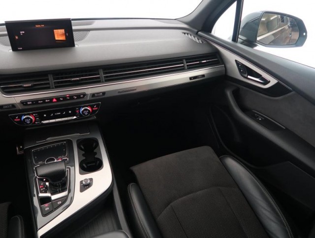 Audi Q7  3.0 TDI S-Line