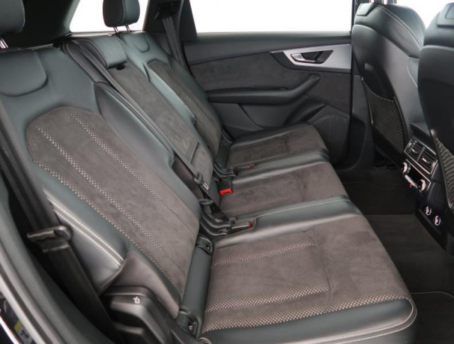 Audi Q7  3.0 TDI S-Line
