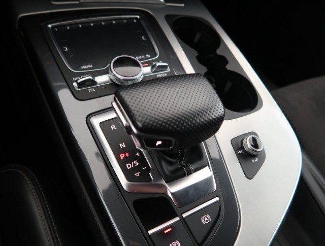 Audi Q7  3.0 TDI S-Line