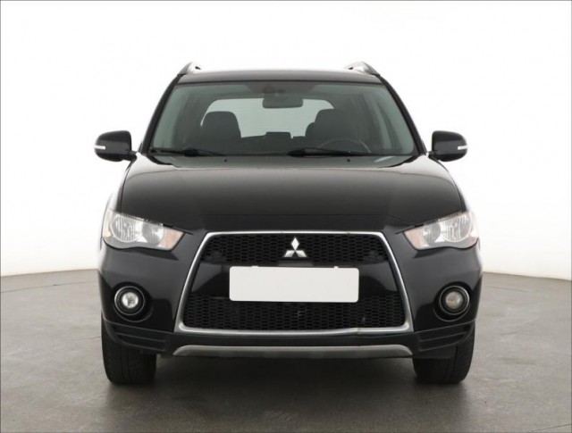 Mitsubishi Outlander  2.2 DI-D Instyle