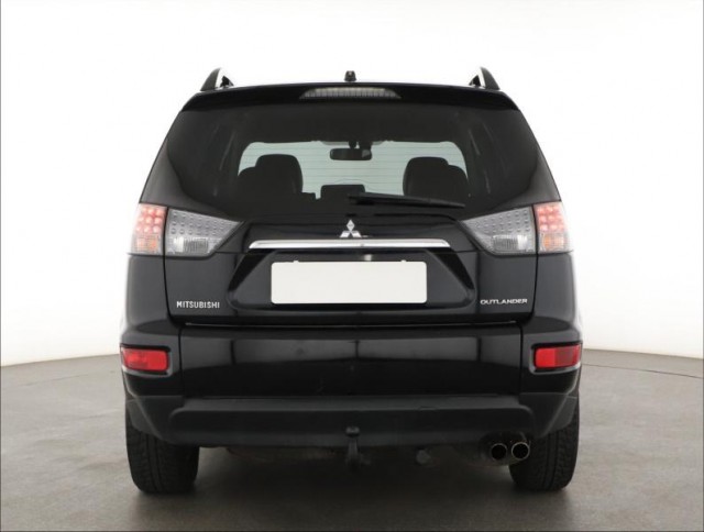 Mitsubishi Outlander  2.2 DI-D Instyle