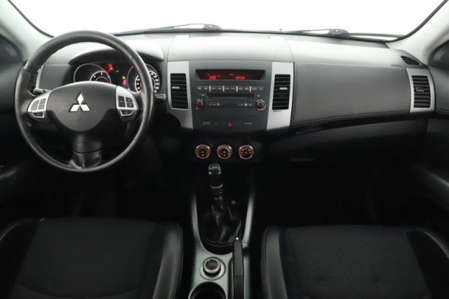 Mitsubishi Outlander  2.2 DI-D Instyle