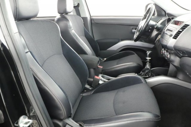 Mitsubishi Outlander  2.2 DI-D Instyle