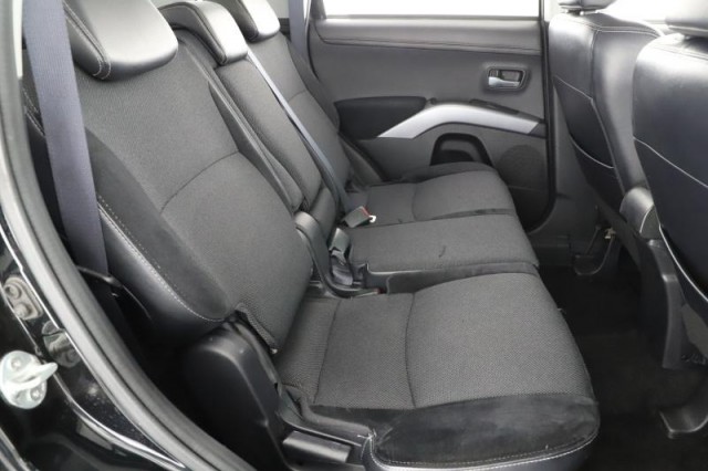 Mitsubishi Outlander  2.2 DI-D Instyle