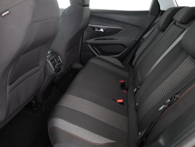 Peugeot 3008  1.5 BlueHDi 