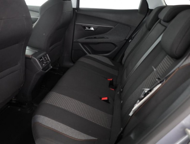 Peugeot 3008  1.5 BlueHDi 