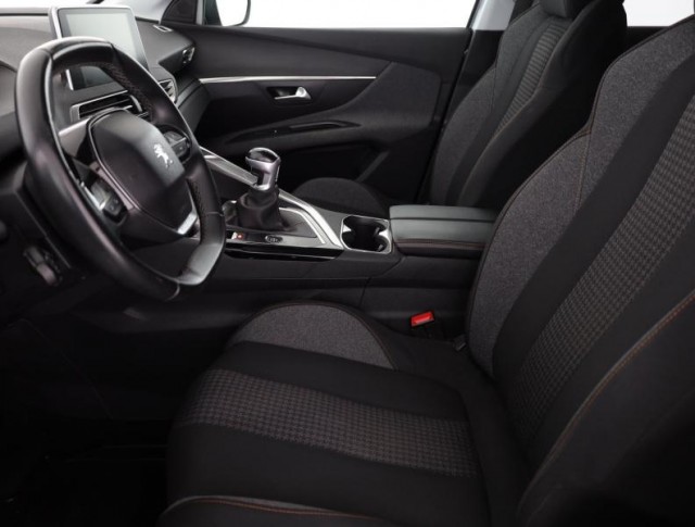 Peugeot 3008  1.5 BlueHDi 