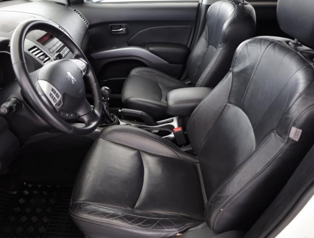 Peugeot 4007  2.2 HDI 