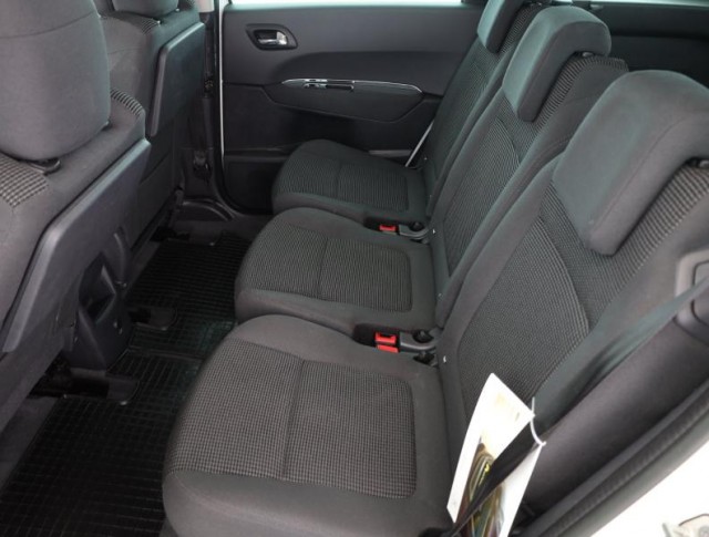 Peugeot 5008  1.6 HDi 