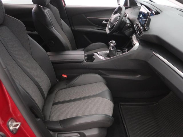 Peugeot 3008  1.5 BlueHDi 