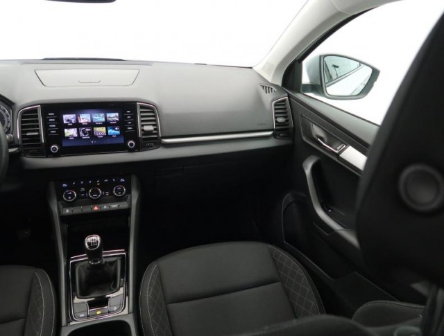 Škoda Karoq  1.0 TSI JOY