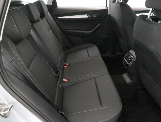 Škoda Karoq  1.0 TSI JOY