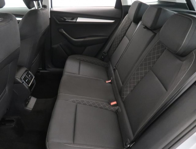 Škoda Karoq  1.0 TSI JOY