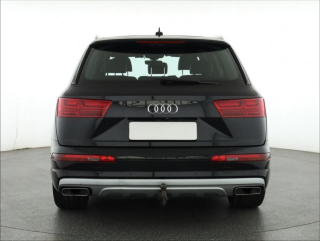 Audi Q7  3.0 TDI 