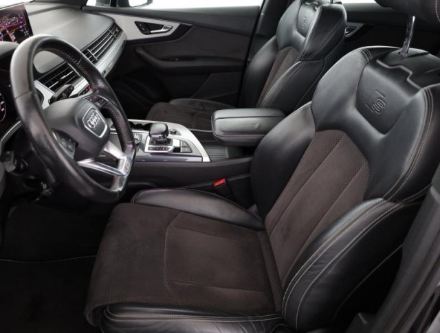 Audi Q7  3.0 TDI 