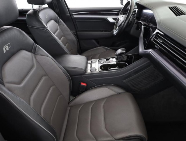 Volkswagen Touareg  3.0 TDI R-Line