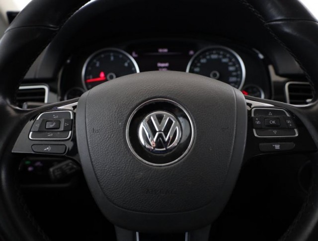 Volkswagen Touareg  3.0 TDI 