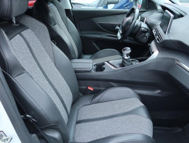 Peugeot 5008  PureTech 130 Allure