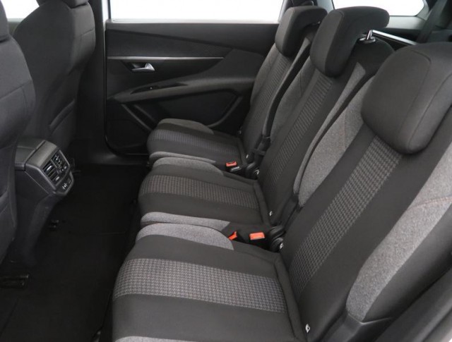 Peugeot 5008  1.5 BlueHDi 