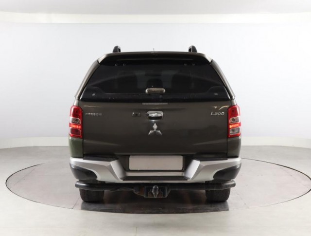 Mitsubishi L200  2.4 DI-D Invite
