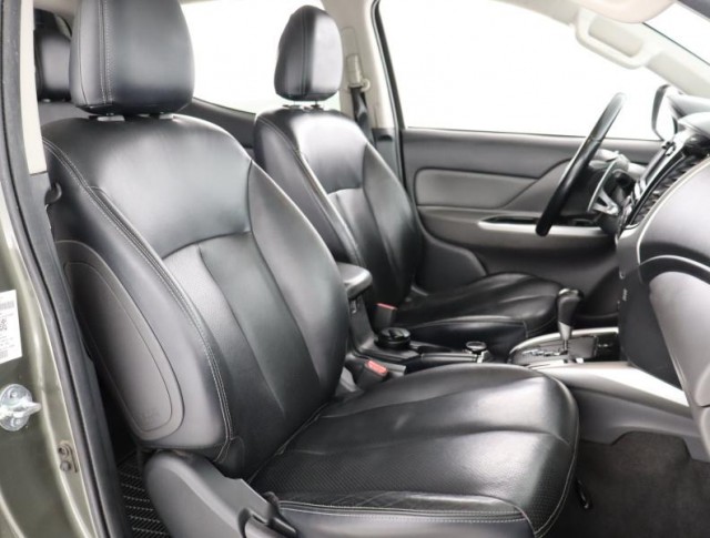 Mitsubishi L200  2.4 DI-D Invite