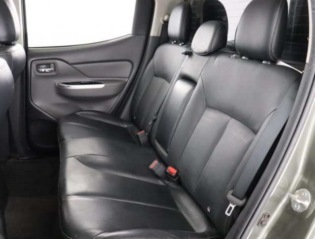 Mitsubishi L200  2.4 DI-D Invite