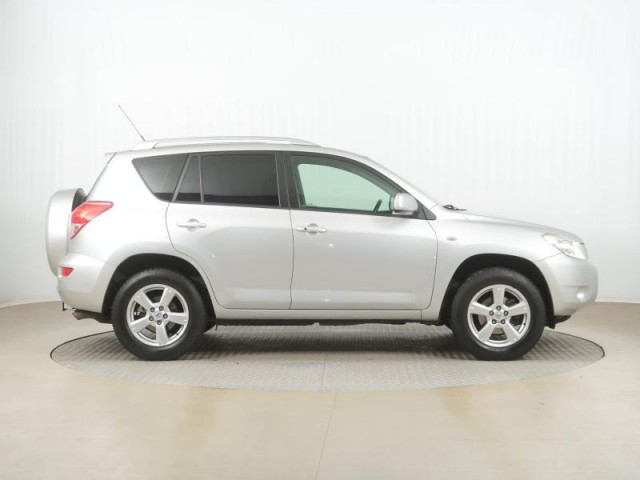 Toyota RAV 4  2.0 VVT-i 