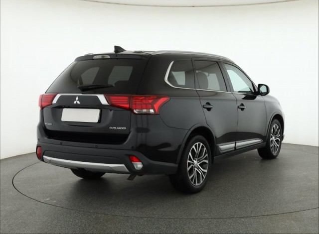 Mitsubishi Outlander  2.2 DI-D 