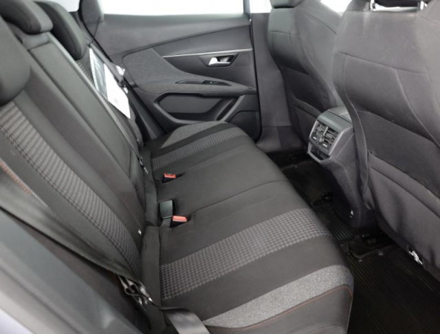 Peugeot 3008  1.5 BlueHDi 