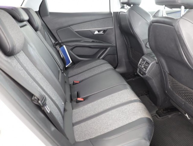 Peugeot 3008  1.2 PureTech 