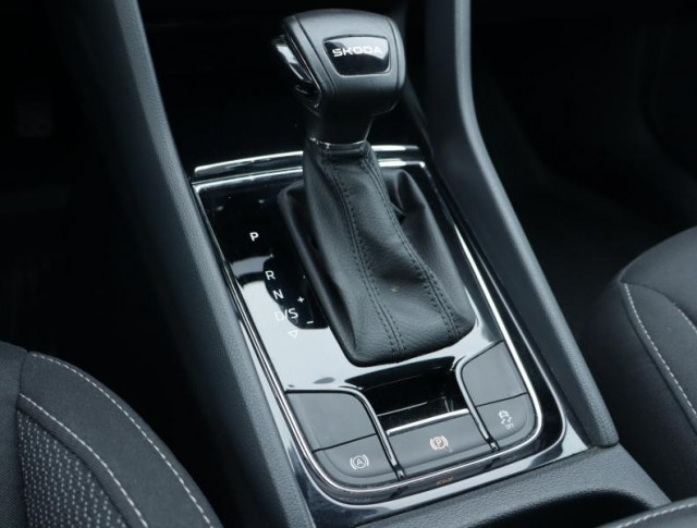 Škoda Karoq  1.5 TSI Fresh