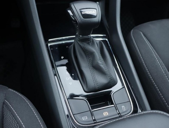 Škoda Karoq  1.5 TSI Fresh