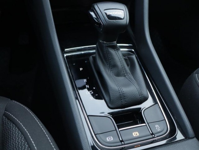 Škoda Karoq  1.5 TSI Fresh